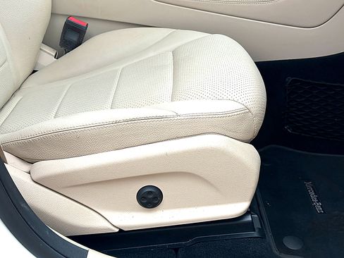 Used 2020 Mercedes-Benz GLC 300 image 25