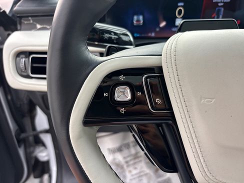 Certified 2025 Lincoln Aviator Black Label AWD/4WD image 17