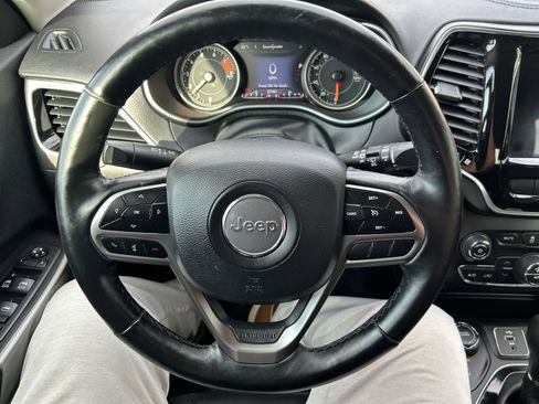 Used 2019 Jeep Cherokee Limited image 16