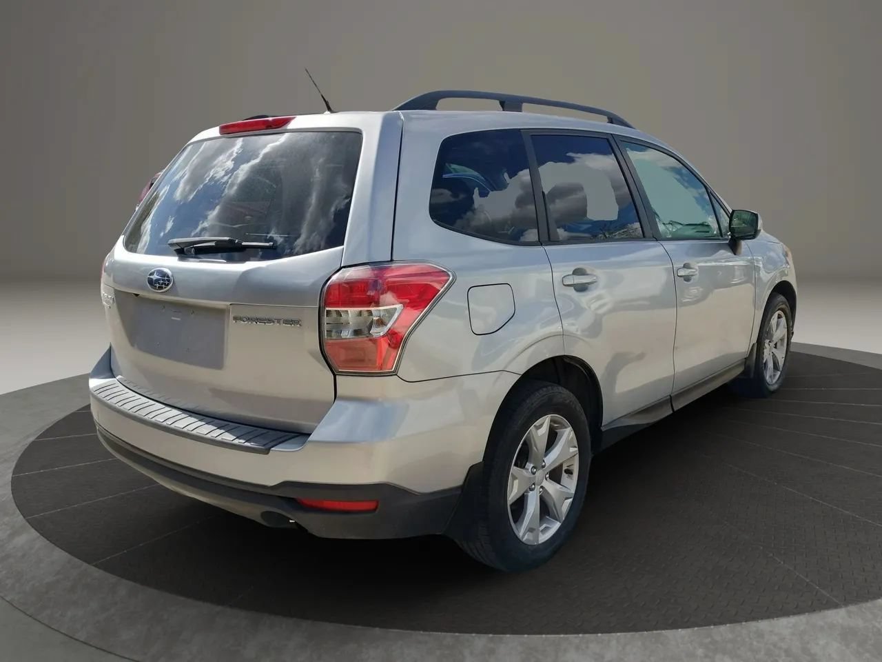 Used 2014 Subaru Forester 2.5i Premium AWD/4WD image 9