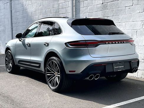 Certified 2026 Porsche Macan AWD/4WD image 3