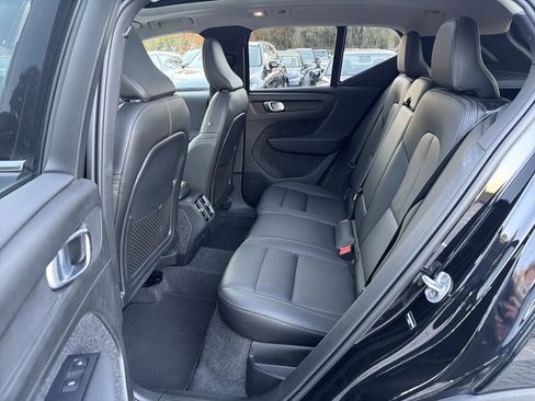 Certified 2025 Volvo XC40 B5 Core image 32
