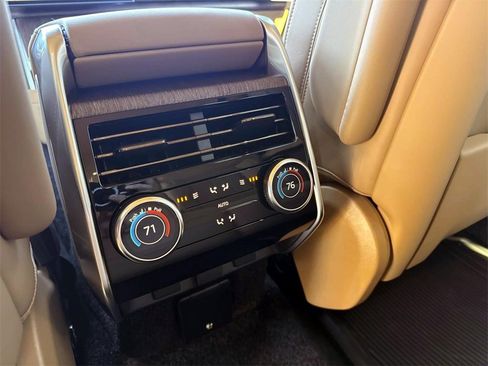 New 2025 Land Rover Range Rover Long Wheelbase SE image 16