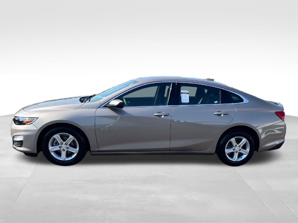 Used 2025 Chevrolet Malibu LT FWD image 2