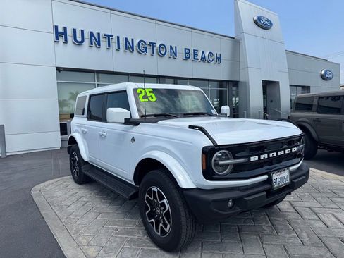 Used 2025 Ford Bronco Outer Banks AWD/4WD image 1