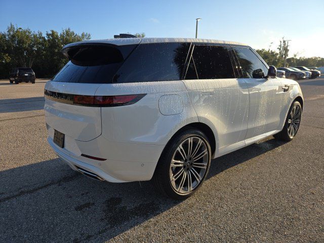 Used 2025 Land Rover Range Rover Sport Dynamic SE AWD/4WD image 5