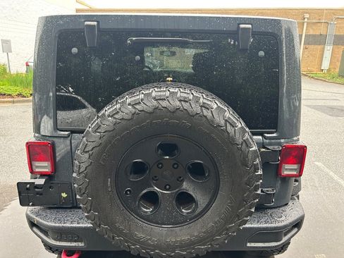 Used 2017 Jeep Wrangler Unlimited Rubicon AWD/4WD image 14