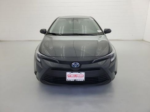 Used 2023 Toyota Corolla LE image 3