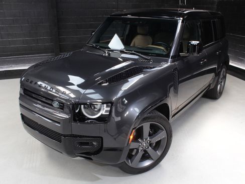 Used 2025 Land Rover Defender 110 V8 image 5