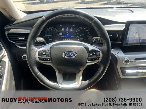 Used 2022 Ford Explorer XLT w/ Equipment Group 202A AWD/4WD image 4