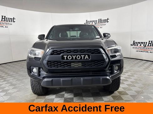 Used 2019 Toyota Tacoma TRD Off-Road w/ TRD Premium Off Road Package AWD/4WD image 3