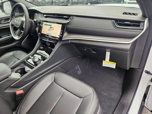 New 2026 Jeep Grand Cherokee L Limited AWD/4WD image 21