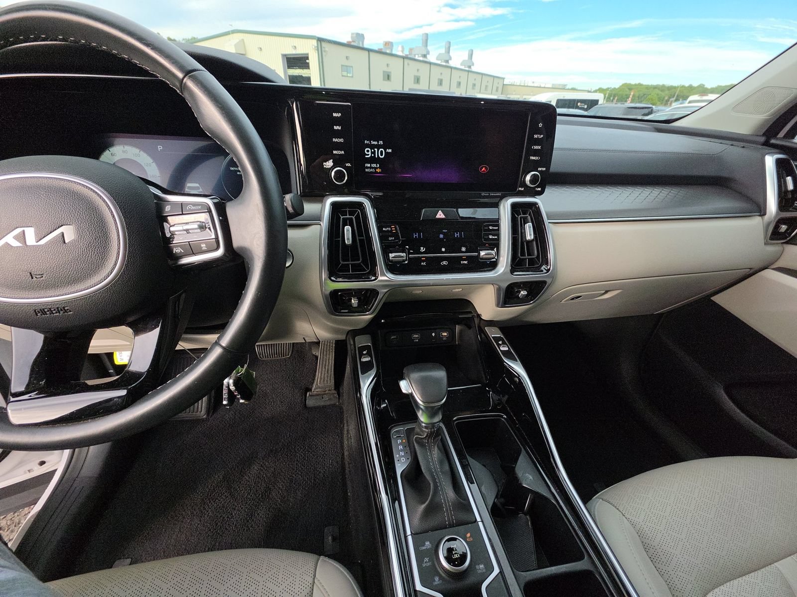 Used 2023 Kia Sorento SX AWD/4WD image 5