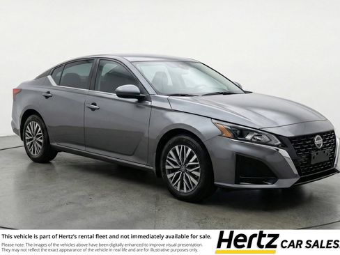 Used 2025 Nissan Altima 2.5 SV image 1