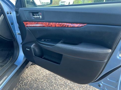 Used 2012 Subaru Outback 2.5i Limited AWD/4WD image 17