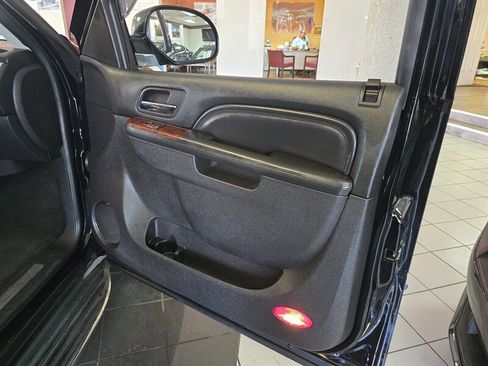 Used 2011 Cadillac Escalade ESV Luxury image 15