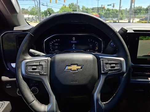 Used 2025 Chevrolet Silverado 1500 LT AWD/4WD image 23