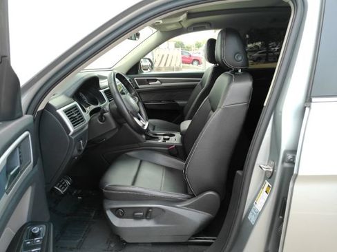 Used 2021 Volkswagen Atlas SE w/ Panoramic Sunroof Package AWD/4WD image 12