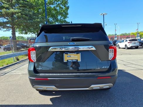Used 2024 Ford Explorer XLT w/ Equipment Group 202A AWD/4WD image 8