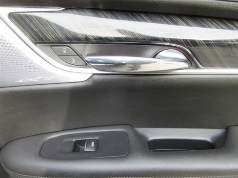 Used 2020 Cadillac XT6 Premium Luxury image 30