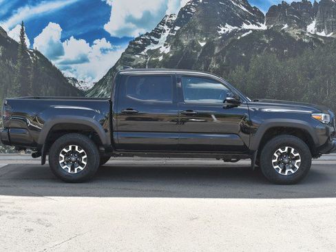 Certified 2023 Toyota Tacoma TRD Off-Road w/ TRD Premium Off Road Package AWD/4WD image 2