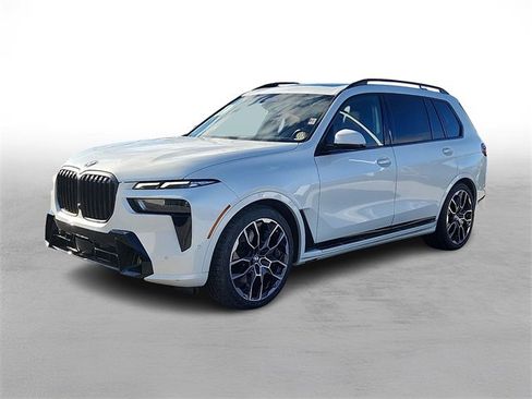 Used 2023 BMW X7 xDrive40i w/ Executive Package image 3