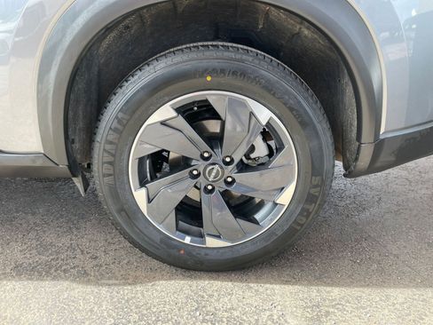 Used 2025 Nissan Rogue SV image 32