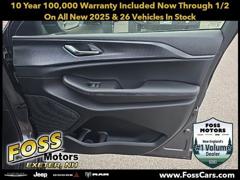 New 2025 Jeep Grand Cherokee Laredo X image 10
