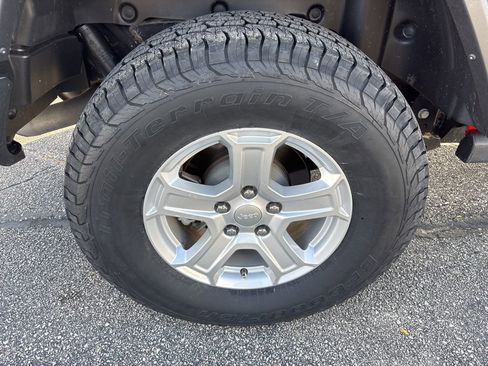 Used 2018 Jeep Wrangler Unlimited Sport S image 11