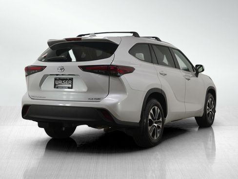 Used 2024 Toyota Highlander XLE image 7