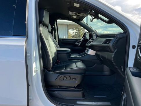 Used 2022 GMC Yukon XL SLT image 31