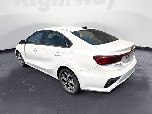 Used 2021 Kia Forte LXS FWD image 3