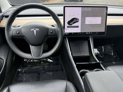 Used 2020 Tesla Model 3 Standard Range Plus image 14