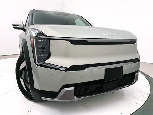Used 2024 Kia EV9 Light Long Range image 2