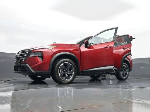 Used 2025 Nissan Rogue SV AWD/4WD image 32