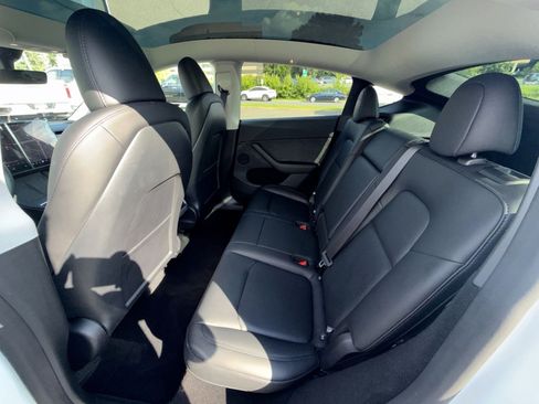 Used 2025 Tesla Model Y Long Range AWD/4WD image 25
