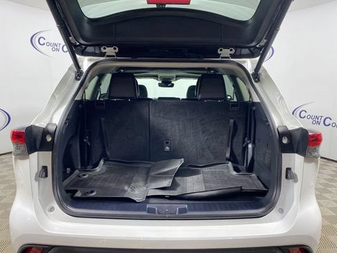 Used 2023 Toyota Highlander XLE AWD/4WD image 7