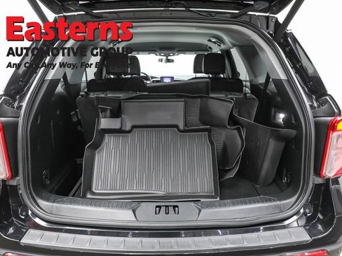 Used 2022 Ford Explorer XLT w/ Equipment Group 202A image 9