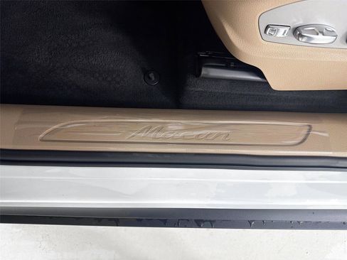 New 2026 Porsche Macan AWD/4WD image 10