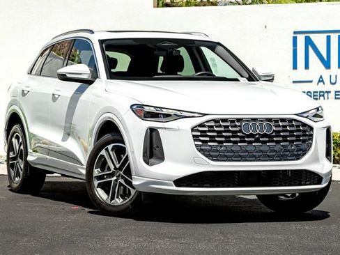 Certified 2025 Audi Q5 Premium w/ Convenience Package AWD/4WD image 4
