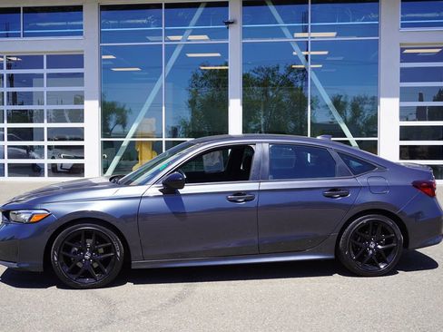 Used 2025 Honda Civic Sport image 3