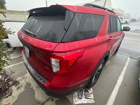 Used 2022 Ford Explorer XLT w/ Equipment Group 202A image 5