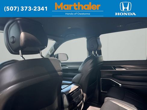 Used 2024 Jeep Wagoneer Series II w/ Flexible Seating Group AWD/4WD image 12