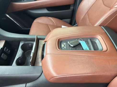Used 2016 Cadillac Escalade Premium AWD/4WD image 15