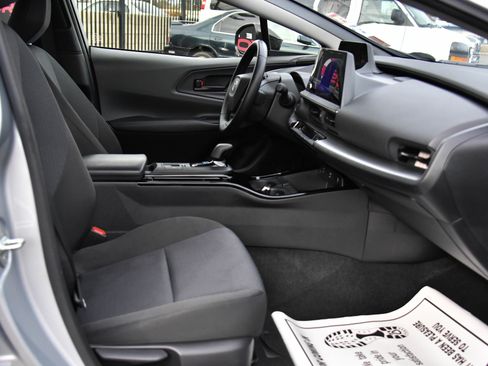 Used 2024 Toyota Prius LE image 42