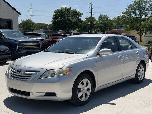 Used 2009 Toyota Camry LE FWD image 3
