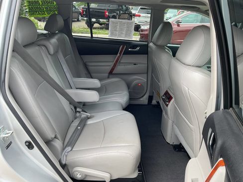 Used 2012 Toyota Highlander Limited w/ Tow Pkg AWD/4WD image 34