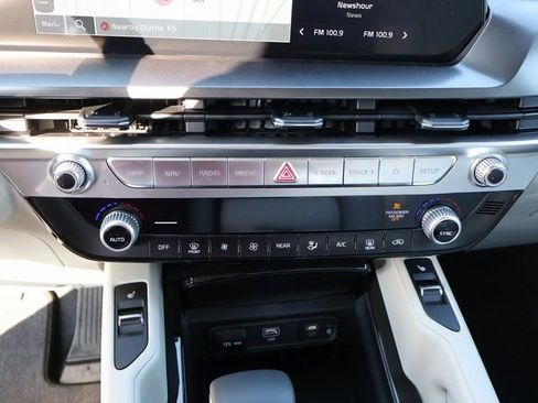 New 2025 Kia Telluride S image 24