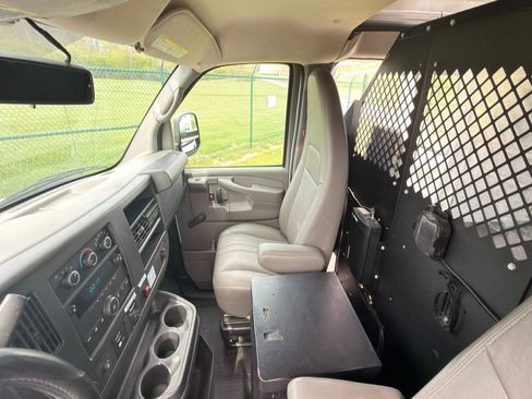 Used 2013 Chevrolet Express 2500 RWD image 18
