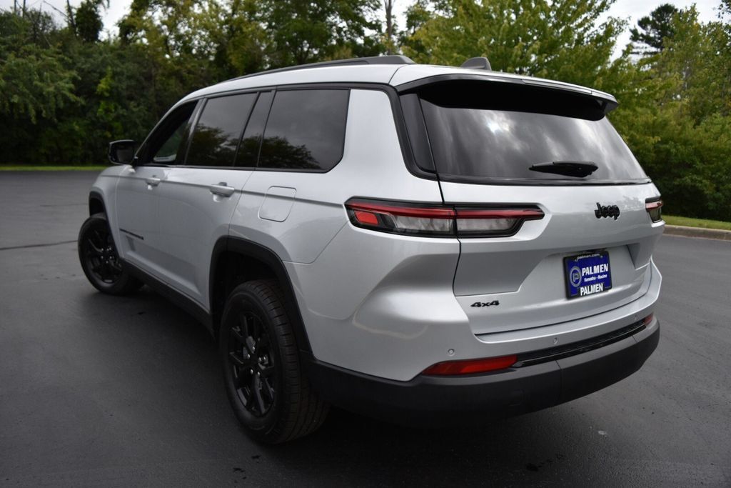 Used 2024 Jeep Grand Cherokee L Laredo AWD/4WD image 8